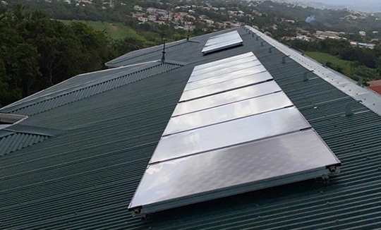 Plus de 1000 m² d'installations solaires thermiques collectives en France, Guadeloupe.