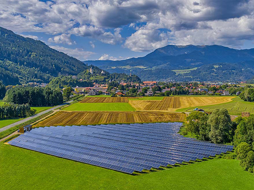 Champs de capteurs solaires pour systèmes solaires thermiques collectifs.